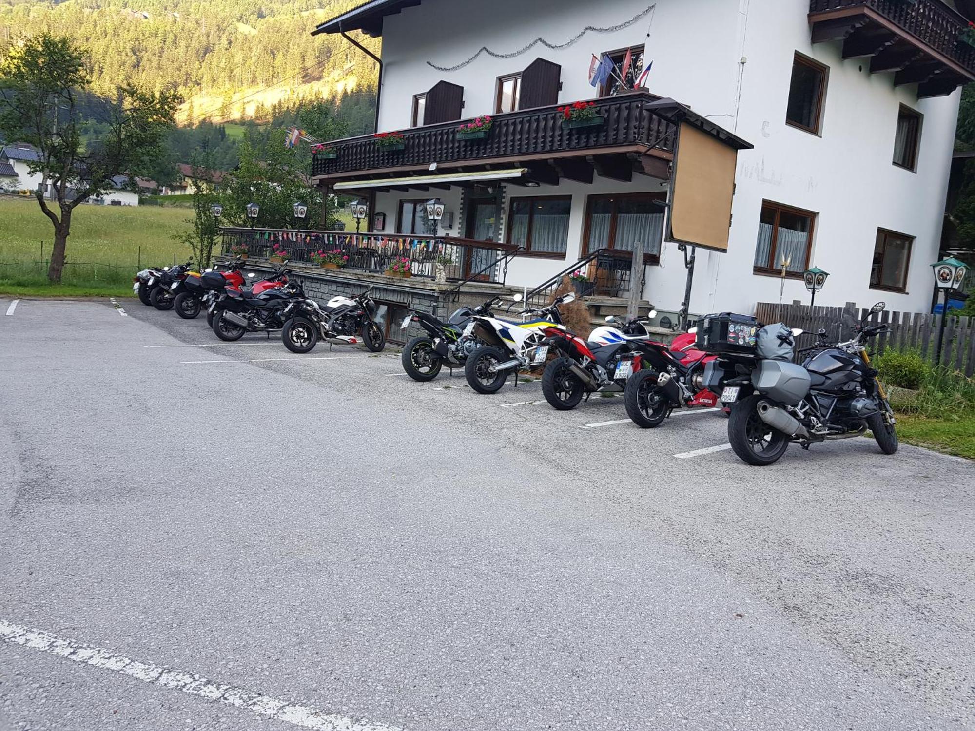 Tattoo Pension Mit Restaurant Und Tattoo-Studio Mörtschach Exterior foto